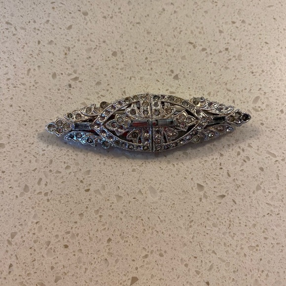 Stunning silver tone brooch can become lapel chips. This was very in big 1930’s - Picture 2 of 11